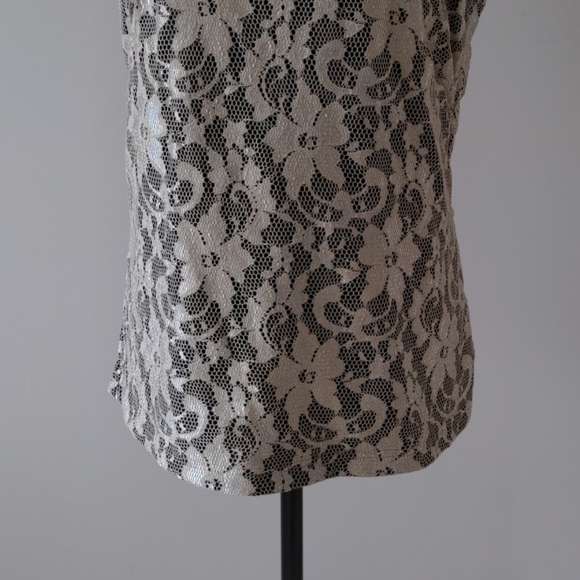 Lace Overlay Tank Top - Picture 2 of 4